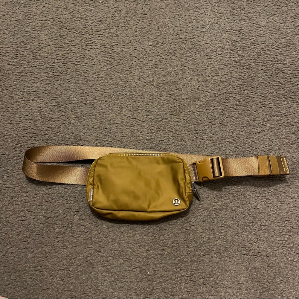 Lululemon Belt Bag In Burnt Caramel - Picture 3 of 7